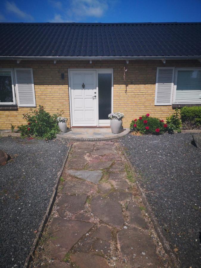 Commuter Room For One Or Two People Munkebo Exterior foto
